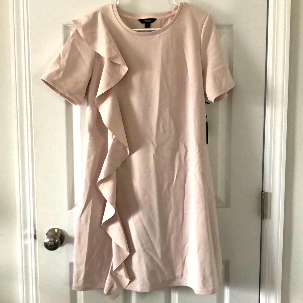 Pointe dress with ruffle
